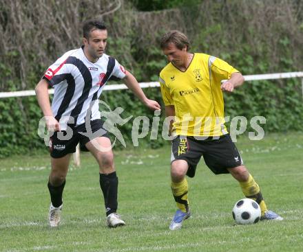 Fussball 1. Klasse B. SV Falle Maria Gail gegen ESV Admira Villach. Duro Mijic (Maria Gail),  Pero Bilanovic (Admira Villach). Maria Gail, am 3.5.2009.
Foto: Kuess
---
pressefotos, pressefotografie, kuess, qs, qspictures, sport, bild, bilder, bilddatenbank