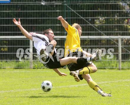 Fussball 1. Klasse B. SV Falle Maria Gail gegen ESV Admira Villach. Philipp Christian Stotz (Maria Gail), Michael Russ (Admira Villach). Maria Gail, am 3.5.2009.
Foto: Kuess
---
pressefotos, pressefotografie, kuess, qs, qspictures, sport, bild, bilder, bilddatenbank