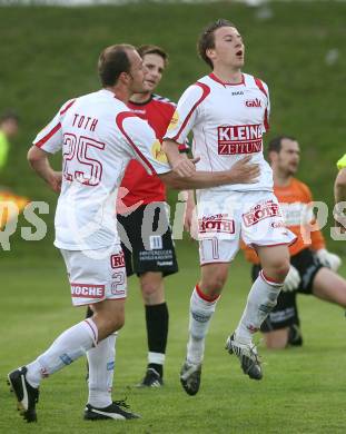 Fussball. Regionalliga. SV Feldkirchen gegen GAK. Torjubel Hannes Toth, Daniel Schuetz (GAK). Feldkirchen, 8.5.2009. 
Foto: Kuess 

---
pressefotos, pressefotografie, kuess, qs, qspictures, sport, bild, bilder, bilddatenbank