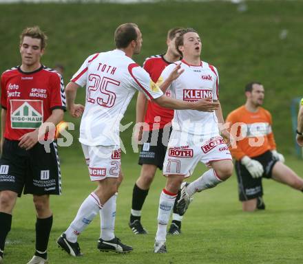 Fussball. Regionalliga. SV Feldkirchen gegen GAK. Torjubel Hannes Toth, Daniel Schuetz (GAK). Feldkirchen, 8.5.2009. 
Foto: Kuess 

---
pressefotos, pressefotografie, kuess, qs, qspictures, sport, bild, bilder, bilddatenbank