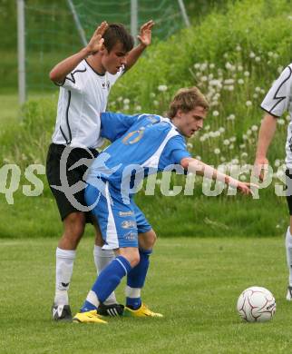 Fussball. Kaerntner Liga. SK Austria Kelag Kärnten 1b gegen VSV. Ritzmaier Christian (Austria Kaernten), Linder Michael (VSV). Poggersdorf, 9.5.2009. 
Foto: Kuess

---
pressefotos, pressefotografie, kuess, qs, qspictures, sport, bild, bilder, bilddatenbank