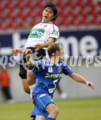 Fussball. Tipp3-Bundesliga. SK Austria Kelag Kaernten  gegen Kapfenberger SV. Carlos Chaile, (Austria Kaernten), Arno Paul Kozelsky (Kapfenberg). Klagenfurt, 9.5.2009. 
Foto: Kuess

---
pressefotos, pressefotografie, kuess, qs, qspictures, sport, bild, bilder, bilddatenbank