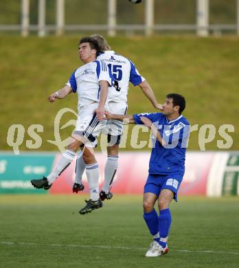 Fussball. Regionalliga. FC St. Veit gegen FC Blau-Weiß Linz. Isopp Johannes, Graefischer David  (St. Veit), Jelcic Dario (Linz). St. Veit, 8.5.2009. 
Foto: Kuess 

---
pressefotos, pressefotografie, kuess, qs, qspictures, sport, bild, bilder, bilddatenbank