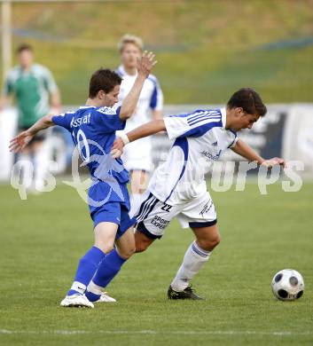 Fussball. Regionalliga. FC St. Veit gegen FC Blau-Weiß Linz. Graefischer David (St. Veit), Nikolov Svetozar Stoyanov (Linz). St. Veit, 8.5.2009. 
Foto: Kuess 

---
pressefotos, pressefotografie, kuess, qs, qspictures, sport, bild, bilder, bilddatenbank