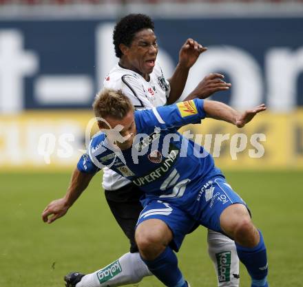 Fussball. Tipp3-Bundesliga. SK Austria Kelag Kaernten  gegen Kapfenberger SV. Sandro, (Austria Kaernten), David Sencar  (Kapfenberg). Klagenfurt, 9.5.2009. 
Foto: Kuess

---
pressefotos, pressefotografie, kuess, qs, qspictures, sport, bild, bilder, bilddatenbank