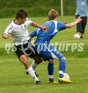 Fussball. Kaerntner Liga. SK Austria Kelag Kärnten 1b gegen VSV. Ritzmaier Christian (Austria Kaernten), Linder Michael (VSV). Poggersdorf, 9.5.2009. 
Foto: Kuess

---
pressefotos, pressefotografie, kuess, qs, qspictures, sport, bild, bilder, bilddatenbank