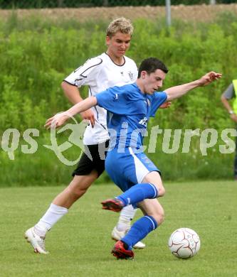 Fussball. Kaerntner Liga. SK Austria Kelag Kärnten 1b gegen VSV. Pucker Peter (Austria Kaernten), Fina Patrick  (VSV). Poggersdorf, 9.5.2009. 
Foto: Kuess

---
pressefotos, pressefotografie, kuess, qs, qspictures, sport, bild, bilder, bilddatenbank