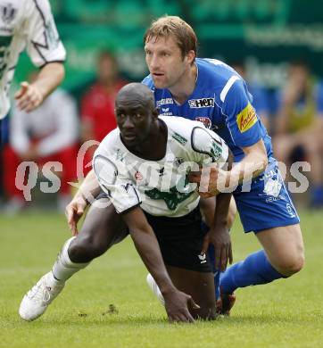 Fussball. Tipp3-Bundesliga. SK Austria Kelag Kaernten  gegen Kapfenberger SV. Modou Jagne, (Austria Kaernten), Milan Fukal (Kapfenberg). Klagenfurt, 9.5.2009. 
Foto: Kuess

---
pressefotos, pressefotografie, kuess, qs, qspictures, sport, bild, bilder, bilddatenbank