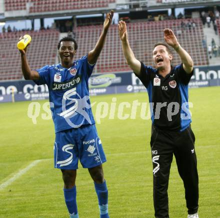 Fussball. Tipp3-Bundesliga. SK Austria Kelag Kaernten  gegen Kapfenberger SV. Jubel Eric Akoto, Trainer Werner Gregoritsch (Kapfenberg). Klagenfurt, 9.5.2009. 
Foto: Kuess

---
pressefotos, pressefotografie, kuess, qs, qspictures, sport, bild, bilder, bilddatenbank