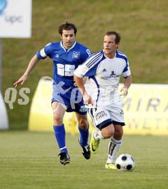 Fussball. Regionalliga. FC St. Veit gegen FC Blau-Weiß Linz. Martin Wakonig (St. Veit), Samir Gradascevic (Linz). St. Veit, 8.5.2009. 
Foto: Kuess 

---
pressefotos, pressefotografie, kuess, qs, qspictures, sport, bild, bilder, bilddatenbank