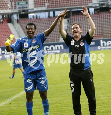 Fussball. Tipp3-Bundesliga. SK Austria Kelag Kaernten  gegen Kapfenberger SV. Jubel Eric Akoto, Trainer Werner Gregoritsch (Kapfenberg). Klagenfurt, 9.5.2009. 
Foto: Kuess

---
pressefotos, pressefotografie, kuess, qs, qspictures, sport, bild, bilder, bilddatenbank