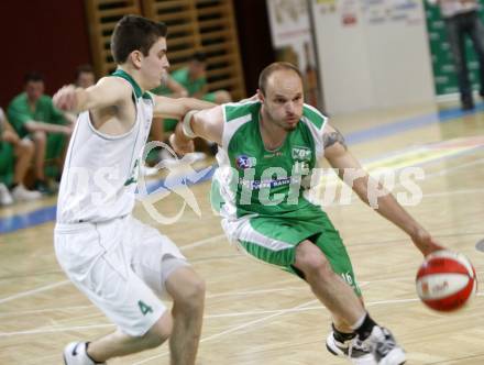 Basketball Kaerntner Liga. Finale. Woerthersee Piraten gegen KOS. Martin Breithuber (Piraten), Orion Kodemo (KOS). Klagenfurt, am 10.5.2009.
Foto: Kuess
---
pressefotos, pressefotografie, kuess, qs, qspictures, sport, bild, bilder, bilddatenbank