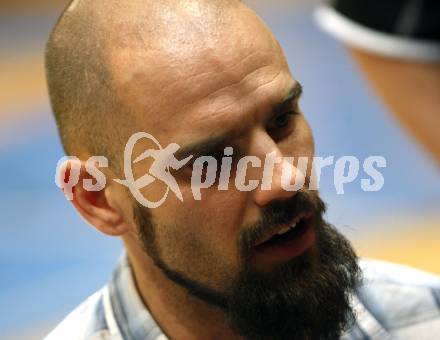 Basketball Kaerntner Liga. Finale. Woerthersee Piraten gegen KOS. Trainer Joachim Buggelsheim (Piraten). Klagenfurt, am 10.5.2009.
Foto: Kuess
---
pressefotos, pressefotografie, kuess, qs, qspictures, sport, bild, bilder, bilddatenbank