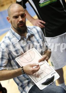 Basketball Kaerntner Liga. Finale. Woerthersee Piraten gegen KOS. Trainer Joachim Buggelsheim (Piraten). Klagenfurt, am 10.5.2009.
Foto: Kuess
---
pressefotos, pressefotografie, kuess, qs, qspictures, sport, bild, bilder, bilddatenbank