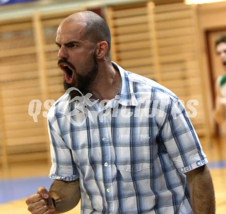 Basketball Kaerntner Liga. Finale. Woerthersee Piraten gegen KOS. Jubel Trainer Joachim Buggelsheim. Klagenfurt, am 10.5.2009.
Foto: Kuess
---
pressefotos, pressefotografie, kuess, qs, qspictures, sport, bild, bilder, bilddatenbank