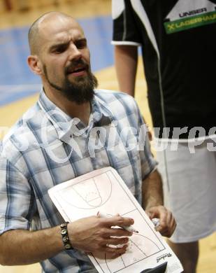 Basketball Kaerntner Liga. Finale. Woerthersee Piraten gegen KOS. Trainer Joachim Buggelsheim (Piraten). Klagenfurt, am 10.5.2009.
Foto: Kuess
---
pressefotos, pressefotografie, kuess, qs, qspictures, sport, bild, bilder, bilddatenbank