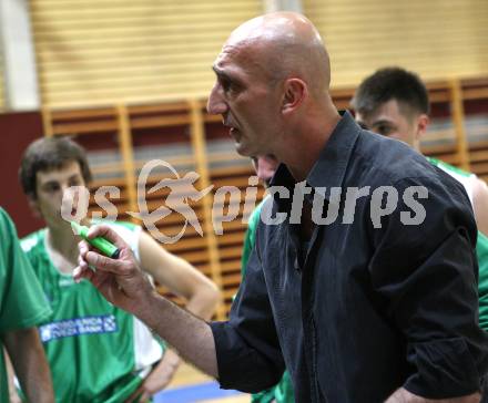 Basketball Kaerntner Liga. Finale. Woerthersee Piraten gegen KOS. Trainer Nenad Videka (KOS). Klagenfurt, am 10.5.2009.
Foto: Kuess
---
pressefotos, pressefotografie, kuess, qs, qspictures, sport, bild, bilder, bilddatenbank