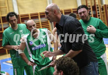 Basketball Kaerntner Liga. Finale. Woerthersee Piraten gegen KOS. Trainer Nenad Videka (KOS). Klagenfurt, am 10.5.2009.
Foto: Kuess
---
pressefotos, pressefotografie, kuess, qs, qspictures, sport, bild, bilder, bilddatenbank