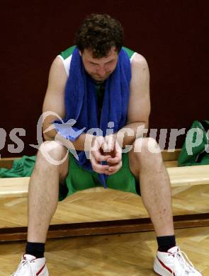 Basketball Kaerntner Liga. Finale. Woerthersee Piraten gegen KOS.  Entaeuscht Mader Hans (KOS). Klagenfurt, 10.5.2009.
Foto: Kuess

---
pressefotos, pressefotografie, kuess, qs, qspictures, sport, bild, bilder, bilddatenbank