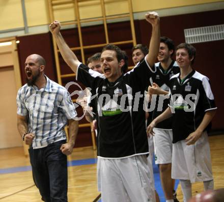 Basketball Kaerntner Liga. Finale. Woerthersee Piraten gegen KOS.  Jubel Piraten. Klagenfurt, 10.5.2009.
Foto: Kuess

---
pressefotos, pressefotografie, kuess, qs, qspictures, sport, bild, bilder, bilddatenbank