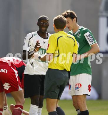 Fussball. Tipp3-Bundesliga. SK Austria Kelag Kaernten gegen SV Josko Ried. Modou Jagne, Schiedsrichter Harald Lechner (Austria Kaernten).  Klagenfurt, 21.5.2009. 
Foto: Kuess

---
pressefotos, pressefotografie, kuess, qs, qspictures, sport, bild, bilder, bilddatenbank