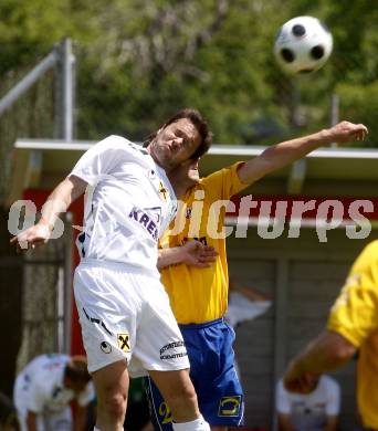 Fussball. Kaerntner Liga. SV ASKÖ Sittersdorf gegen SC St. Stefan/Lav., Bierbaumer Gunther  (Sittersdorf), Smrtnik Martin (St. Stefan). Sittersdorf, 21.5.2009. 
Foto: Kuess

---
pressefotos, pressefotografie, kuess, qs, qspictures, sport, bild, bilder, bilddatenbank