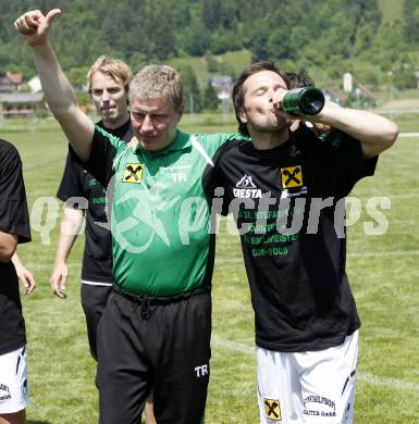 Fussball. Kaerntner Liga. SV ASKÖ Sittersdorf gegen SC St. Stefan/Lav., Jubel Meister St. Stefan/Lav., Trainer Dorner Johann. Sittersdorf, 21.5.2009. 
Foto: Kuess

---
pressefotos, pressefotografie, kuess, qs, qspictures, sport, bild, bilder, bilddatenbank