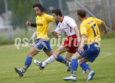 Fussball Kaerntner Liga. Sittersdorf gegen Nussdorf. Murat Veliu, Adnan Ibrahimovic (Sittersdorf), Antun Miskovic (Nussdorf). Sittersdorf, am 30.5.2009.
Foto: Kuess
---
pressefotos, pressefotografie, kuess, qs, qspictures, sport, bild, bilder, bilddatenbank