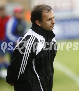 Fussball Kaerntner Liga. SV ASKOE Sittersdorf gegen FC WR Nussdorf/Debant. Trainer Martin Lovric (Nussdorf). Sittersdorf, am 30.5.2009.
Foto: Kuess
---
pressefotos, pressefotografie, kuess, qs, qspictures, sport, bild, bilder, bilddatenbank