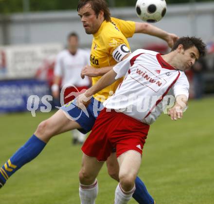 Fussball Kaerntner Liga. SV ASKOE Sittersdorf gegen FC WR Nussdorf/Debant. Karl Franz Micheu (Sittersdorf), Antun Miskovic (Nussdorf). Sittersdorf, am 30.5.2009.
Foto: Kuess
---
pressefotos, pressefotografie, kuess, qs, qspictures, sport, bild, bilder, bilddatenbank