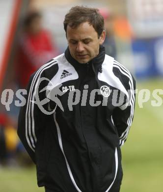 Fussball Kaerntner Liga. SV ASKOE Sittersdorf gegen FC WR Nussdorf/Debant. Trainer Martin Lovric (Nussdorf). Sittersdorf, am 30.5.2009.
Foto: Kuess
---
pressefotos, pressefotografie, kuess, qs, qspictures, sport, bild, bilder, bilddatenbank