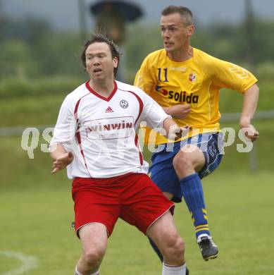 Fussball Kaerntner Liga. SV ASKOE Sittersdorf gegen FC WR Nussdorf/Debant. Zeljko Spasojevic (Sittersdorf), Ibel Alempic (Nussdorf). Sittersdorf, am 30.5.2009.
Foto: Kuess
---
pressefotos, pressefotografie, kuess, qs, qspictures, sport, bild, bilder, bilddatenbank