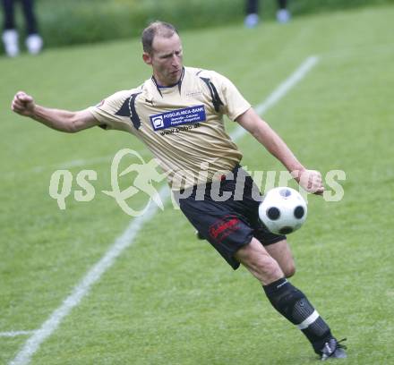 Fussball Unterliga Ost. DSG Sele Zell gegen FC Welzenegg. Alois Sadjak (Zell). Zell, am 30.5.2009.
Foto: Kuess
---
pressefotos, pressefotografie, kuess, qs, qspictures, sport, bild, bilder, bilddatenbank