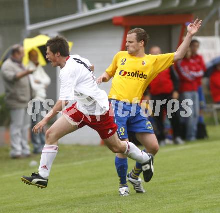 Fussball Kaerntner Liga. SV ASKOE Sittersdorf gegen FC WR Nussdorf/Debant. Gunter Josef Bierbaumer (Sittersdorf), Marcel Holzer (Nussdorf). Sittersdorf, am 30.5.2009.
Foto: Kuess
---
pressefotos, pressefotografie, kuess, qs, qspictures, sport, bild, bilder, bilddatenbank