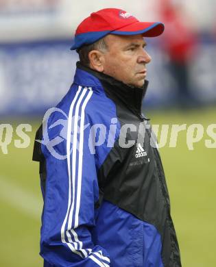 Fussball Kaerntner Liga. SV ASKOE Sittersdorf gegen FC WR Nussdorf/Debant. Trainer Branko Bosnjak (Sittersdorf). Sittersdorf, am 30.5.2009.
Foto: Kuess
---
pressefotos, pressefotografie, kuess, qs, qspictures, sport, bild, bilder, bilddatenbank