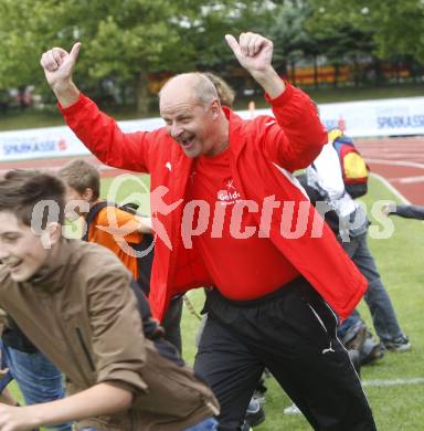 Fussball. Schuelerliga Finale. Spiel um Platz 1.  BG Lerchenfeld gegen SHS Spittal/Drau. Jubel Betreuer Siegi Grutschnig (SHS Spittal). Wolfsberg, am 4.6.2009.
Foto: Kuess
---
pressefotos, pressefotografie, kuess, qs, qspictures, sport, bild, bilder, bilddatenbank