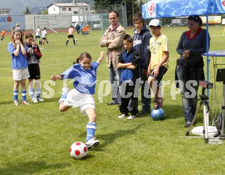 Fussball. Girlies Cup Finale. Feldkirchen, 6.6.2009. Foto: Kuess
---
pressefotos, pressefotografie, kuess, qs, qspictures, sport, bild, bilder, bilddatenbank