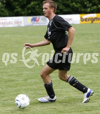 Fussball 1. KLasse D. Mannschaftsfoto Eberndorfer AC. Samo Vidovic (Eberndorf). St. Margarethen/Ros., am 6.6.2009.
Foto: Kuess
---
pressefotos, pressefotografie, kuess, qs, qspictures, sport, bild, bilder, bilddatenbank