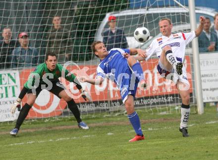 Fussball Regionalliga. SAK gegen FC St. Veit. Marcel Reichmann, Simon Sadjak (SAK), Martin Wakonig (St. Veit). Klagenfurt, am 6.6.2009.
Foto: Kuess
---
pressefotos, pressefotografie, kuess, qs, qspictures, sport, bild, bilder, bilddatenbank