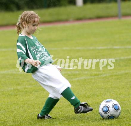 Fussball. Girlies Cup Finale. Feldkirchen, 6.6.2009. Foto: Kuess
---
pressefotos, pressefotografie, kuess, qs, qspictures, sport, bild, bilder, bilddatenbank