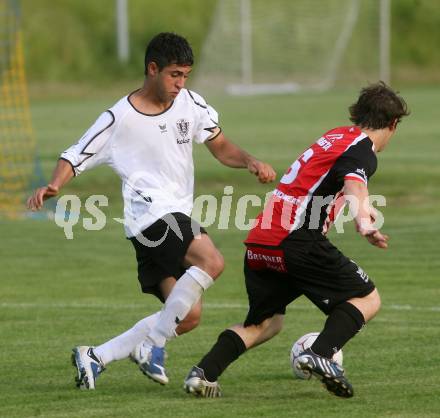 Fussball. Kaerntner Liga. SK Austria Kelag Kaernten 1b gegen SK St. Andrae/Lavanttal 1b. Erkara Ertuerk  (Austria Kaernten), Buchbauer Benjamin (St. Andrae).  Poggersdorf, 10.6.2009. 
Foto: Kuess

---
pressefotos, pressefotografie, kuess, qs, qspictures, sport, bild, bilder, bilddatenbank