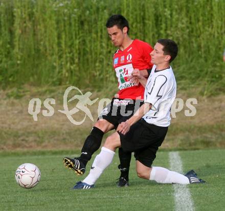 Fussball. Kaerntner Liga. SK Austria Kelag Kaernten 1b gegen SK St. Andrae/Lavanttal 1b. Huebl Frank (Austria Kaernten), Curic Denis (St. Andrae).  Poggersdorf, 10.6.2009. 
Foto: Kuess

---
pressefotos, pressefotografie, kuess, qs, qspictures, sport, bild, bilder, bilddatenbank