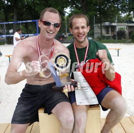 Beachvolleyball. Oesterreichische Akademische Meisterschaften. Die Sieger Martin Rohrer, Johann Hansi Huber. Klagenfurt, am 11.6.2009.
Foto: Kuess
---
pressefotos, pressefotografie, kuess, qs, qspictures, sport, bild, bilder, bilddatenbank