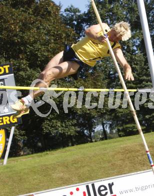 Leichtathletik. Kaerntner Meisterschaft. Stabhochsprung. Harald Regensburger. Wolfsberg, am 13.6.2009.
Foto: Kuess
---
pressefotos, pressefotografie, kuess, qs, qspictures, sport, bild, bilder, bilddatenbank