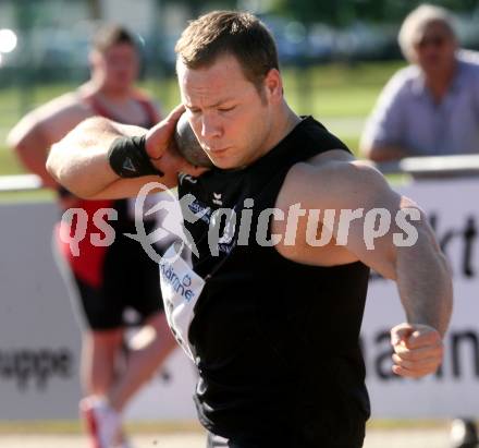 Leichtathletik. Kaerntner Meisterschaften. Kugelstossen. Martin Gratzer. Wolfsberg, am 13.6.2009.
Foto: Kuess
---
pressefotos, pressefotografie, kuess, qs, qspictures, sport, bild, bilder, bilddatenbank