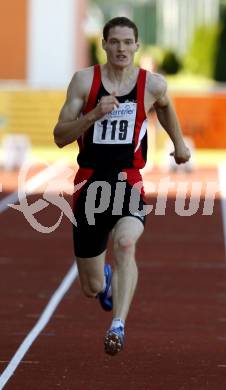 Leichtathletik. Kaerntner Meisterschaften. Kugelstossen. 100 Meter Herren. David Muehlthaler. Wolfsberg, am 13.6.2009.
Foto: Kuess

---
pressefotos, pressefotografie, kuess, qs, qspictures, sport, bild, bilder, bilddatenbank