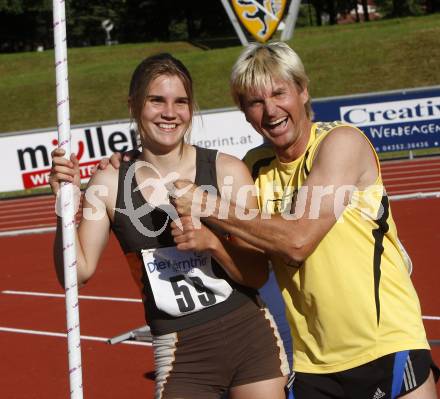 Leichtathletik. Kaerntner Meisterschaften. Katja Salzer. Trainer Harald Regensburger. Stabhochsprung. Jubel ueber neuen oesterreichischen Jugendrekord. Wolfsberg, am 13.6.2009.
Foto: Kuess

---
pressefotos, pressefotografie, kuess, qs, qspictures, sport, bild, bilder, bilddatenbank