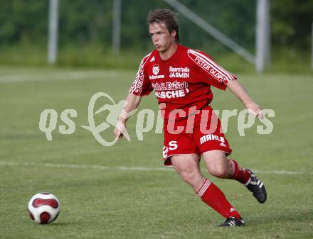 Fussball Unterliga Ost. ASKOE St. Michael/Bleiburg gegen SK Kuehnsdorf. Hannes Razdevsek (St. Michael). St. Michael, am 12.6.2009.
Foto: Kuess
---
pressefotos, pressefotografie, kuess, qs, qspictures, sport, bild, bilder, bilddatenbank