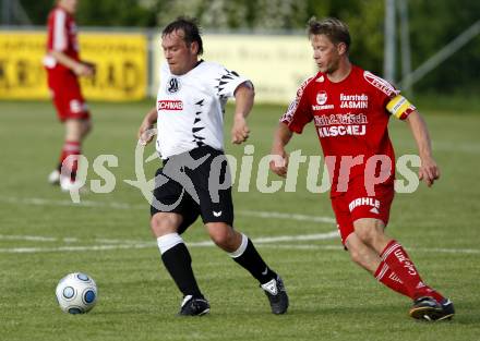 Fussball Unterliga Ost. St. Michael/Bleiburg gegen Kuehnsdorf. Juergen Michael Krewalder (St. Michael), Helmut Martin Knabl (Kuensdorf). St. Michael/Bleiburg, am 12.6.2009.
Foto: Kuess
---
pressefotos, pressefotografie, kuess, qs, qspictures, sport, bild, bilder, bilddatenbank