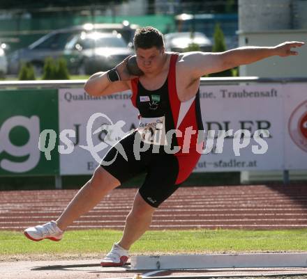 Leichtathletik. Kaerntner Meisterschaft. Kugelstossen. Christian Pirmann. Wolfsberg, am 13.6.2009.
Foto: Kuess
---
pressefotos, pressefotografie, kuess, qs, qspictures, sport, bild, bilder, bilddatenbank